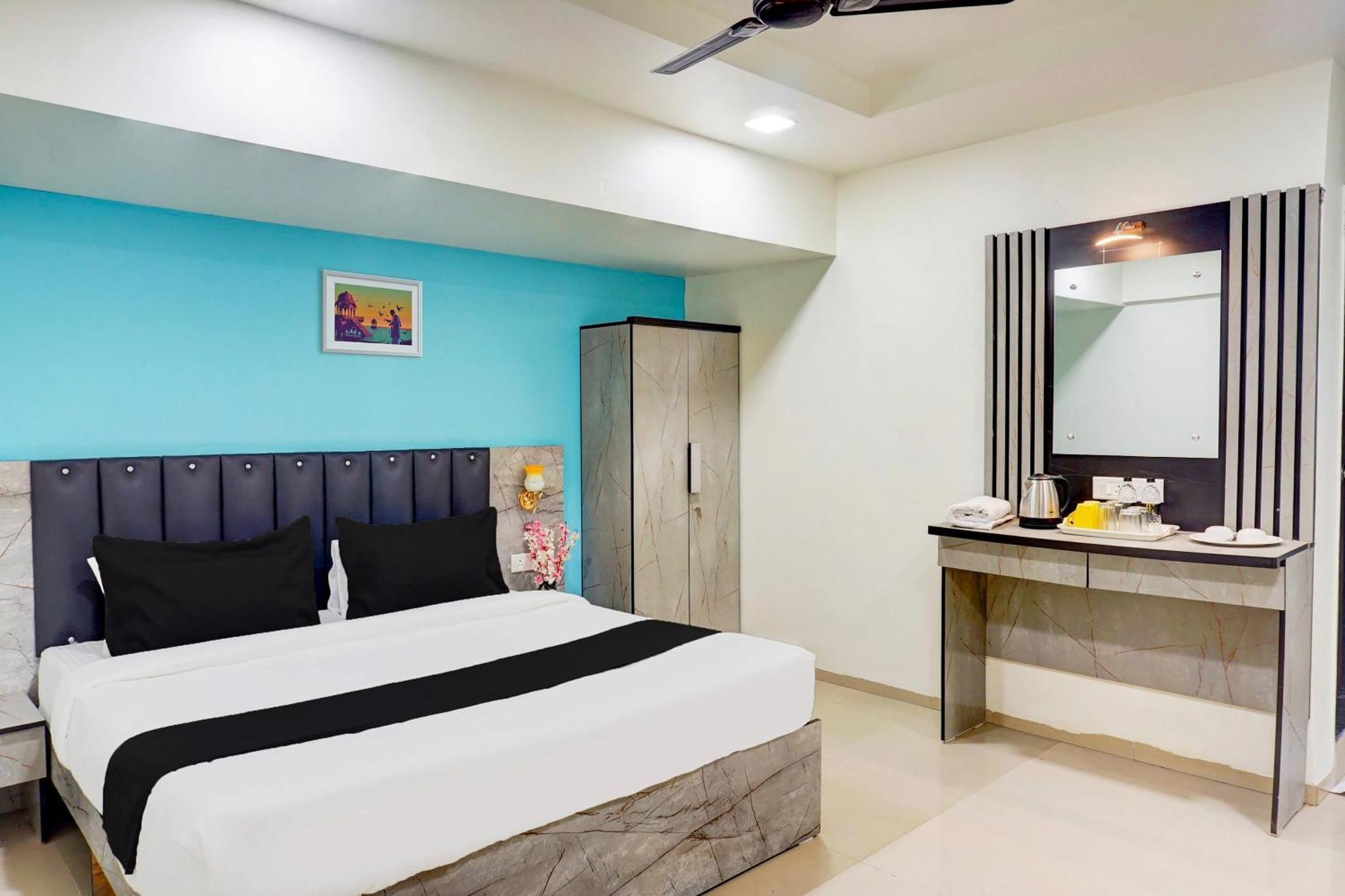 Super Collection O Vardhan Plaza Yerandwane Exterior foto