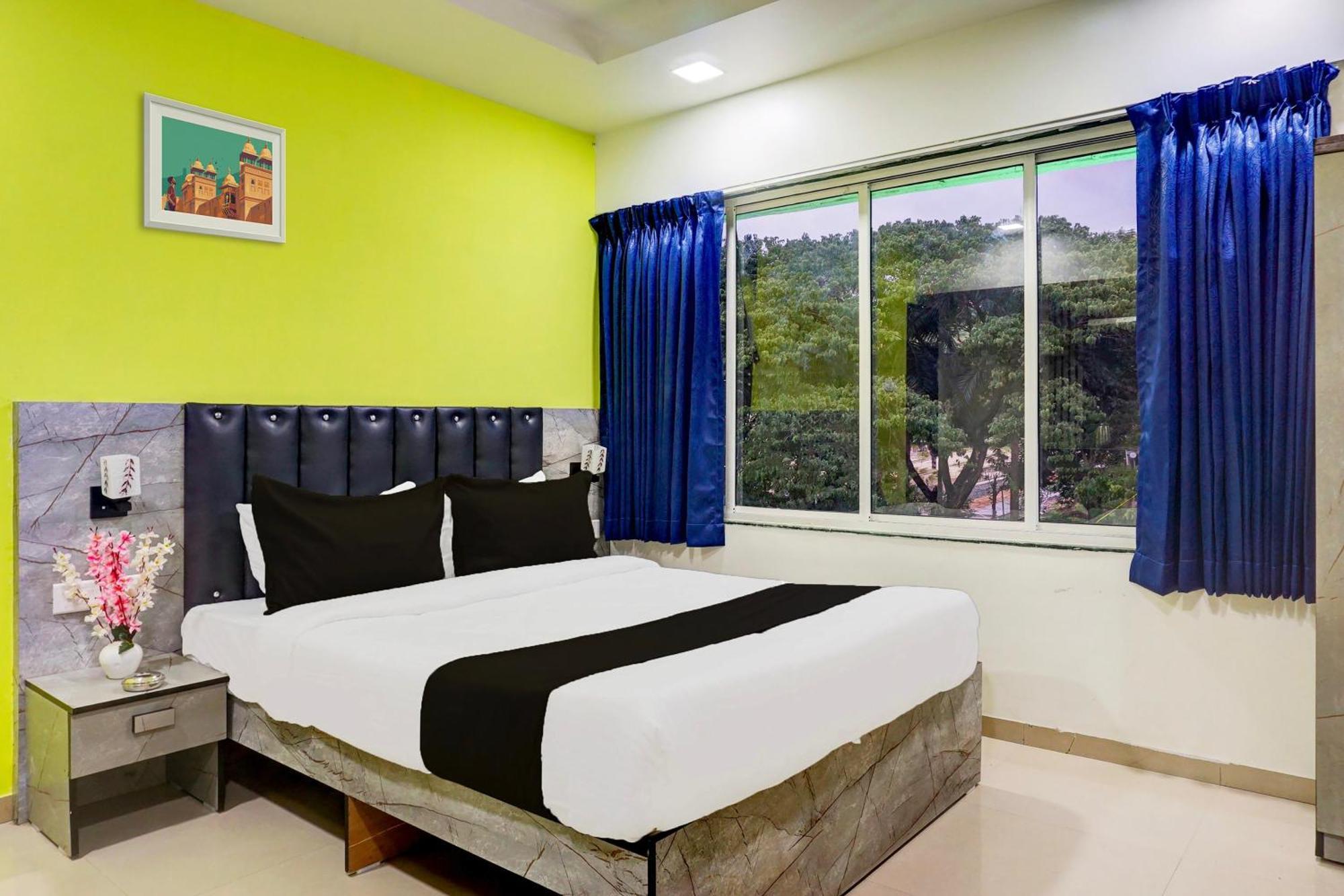 Super Collection O Vardhan Plaza Yerandwane Exterior foto