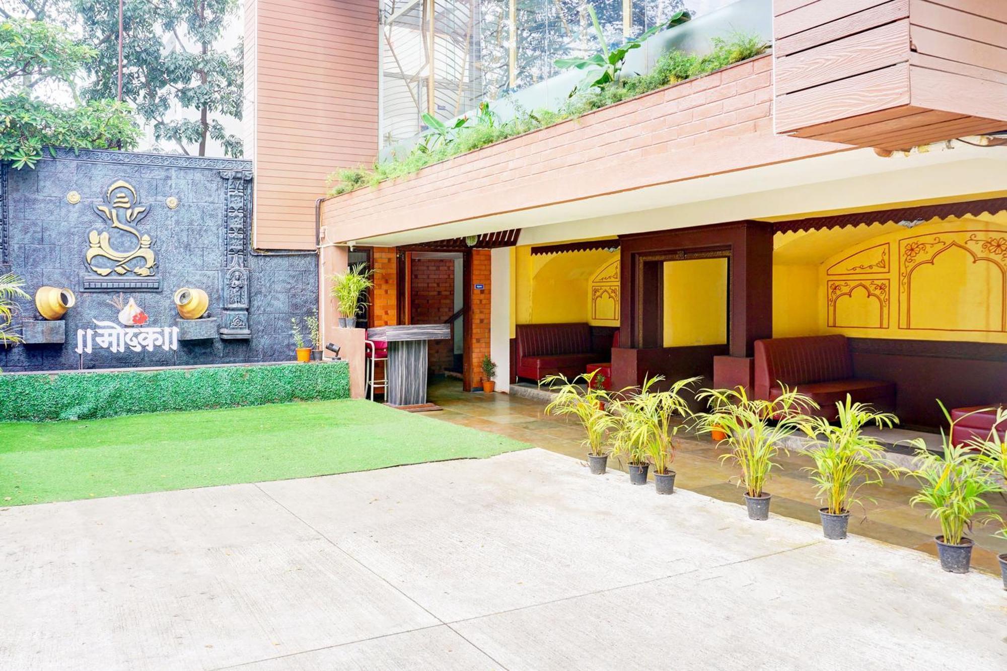 Super Collection O Vardhan Plaza Yerandwane Exterior foto